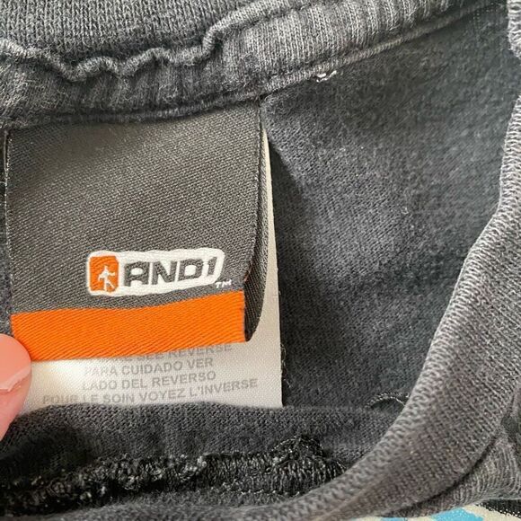 And1 youth boys L 100% cotton crewneck short sleeve basketball T-shirt black - Picture 3 of 5